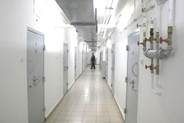 Condamnat la închisoare, prins de poliţiştii din Tuzla